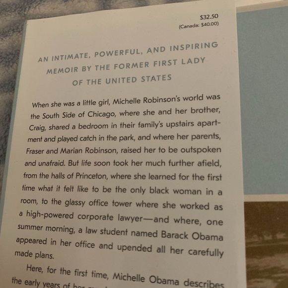 📚 NEW Becoming Michelle Obama Hardback Book Autobiography Memoir Pictures - Picture 2 of 16